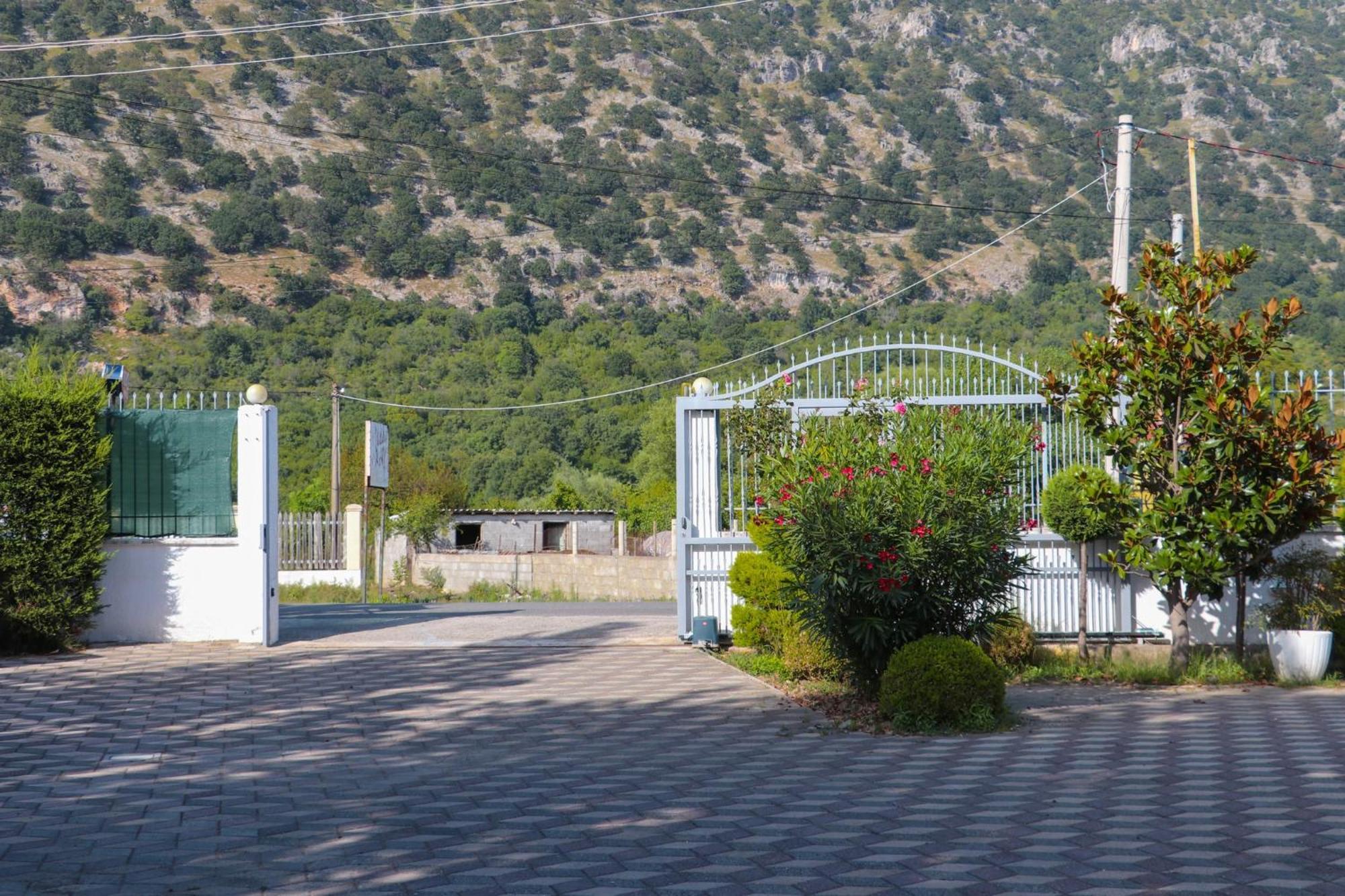 Hotel As Shkodër Buitenkant foto
